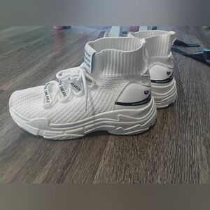 Women’s White Lace Up DB Shark DB Sneakers, EUR Size 39 (US Size 8,8.5 excellent